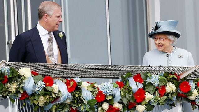 الملكة إليزابيث