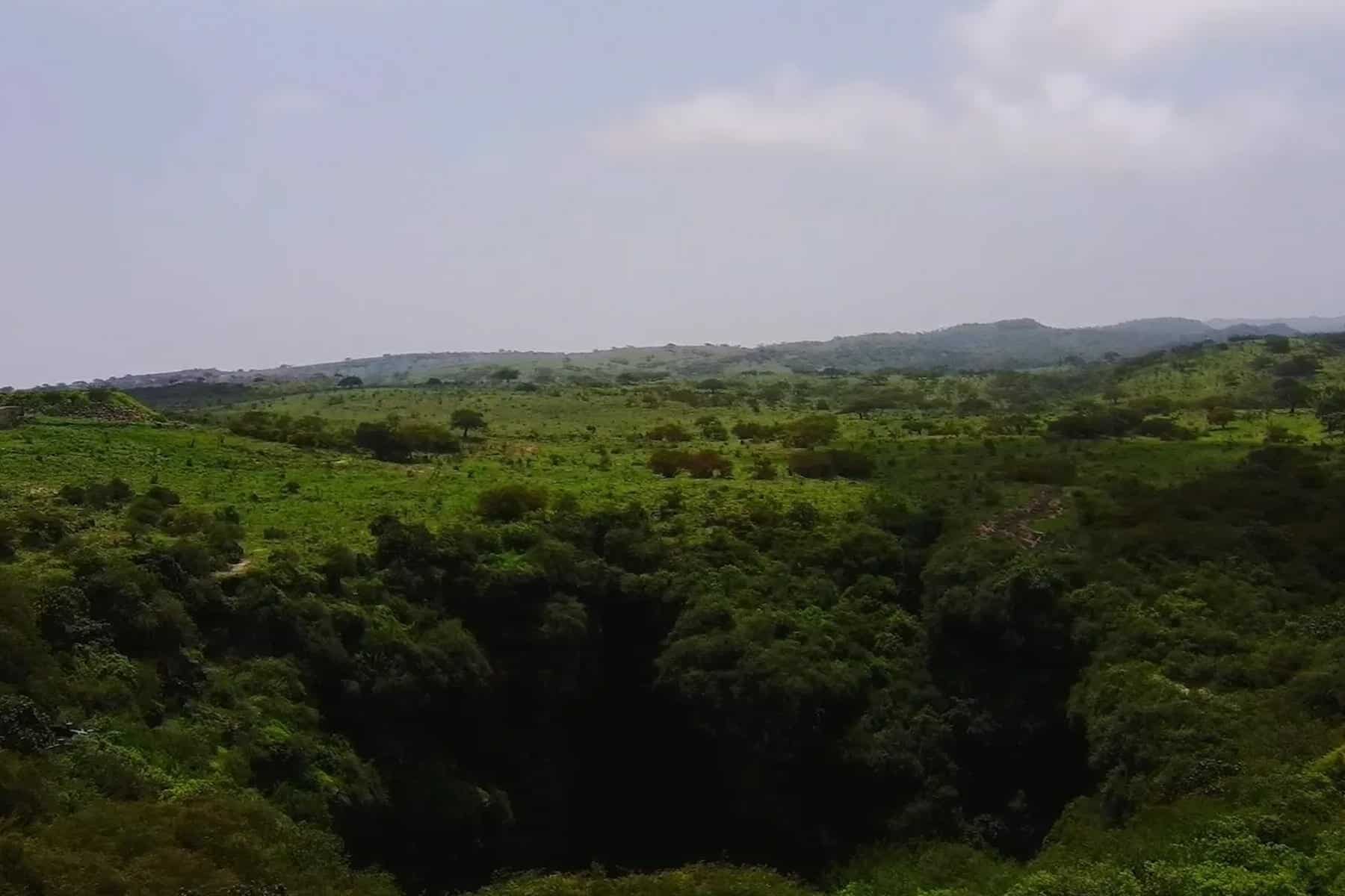 حفرة إذابة عميقة