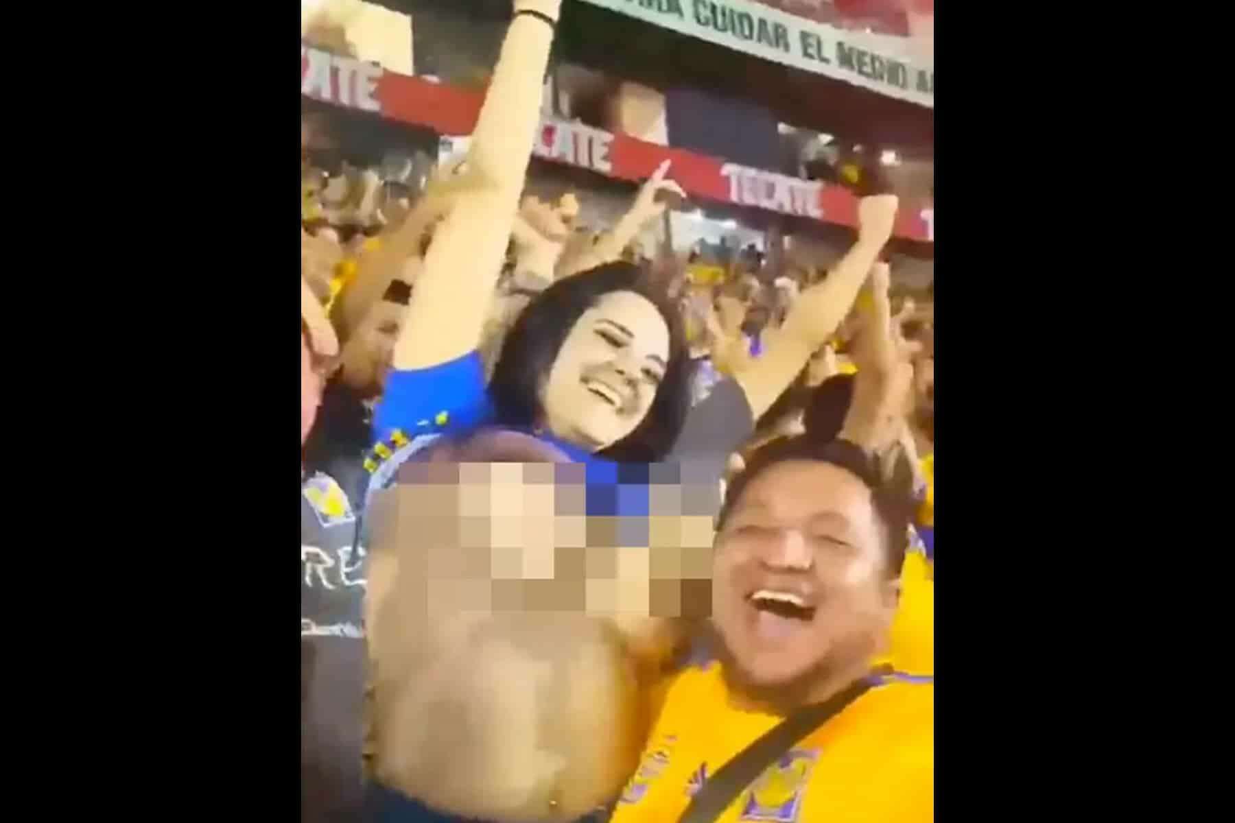 مشجعة كرة قدم