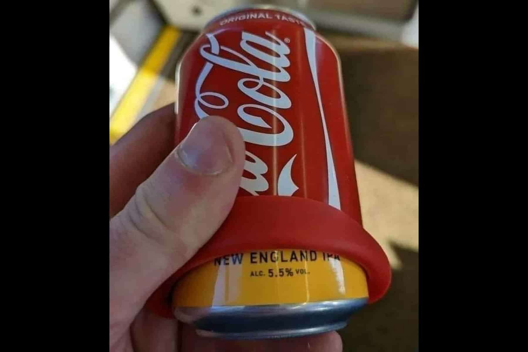 حيلة شيطانية من جماهير إنجلترا لإدخال الخمور إلى ملاعب قطر (شاهد) إدخال الخمور إلى ملاعب قطر watanserb.com