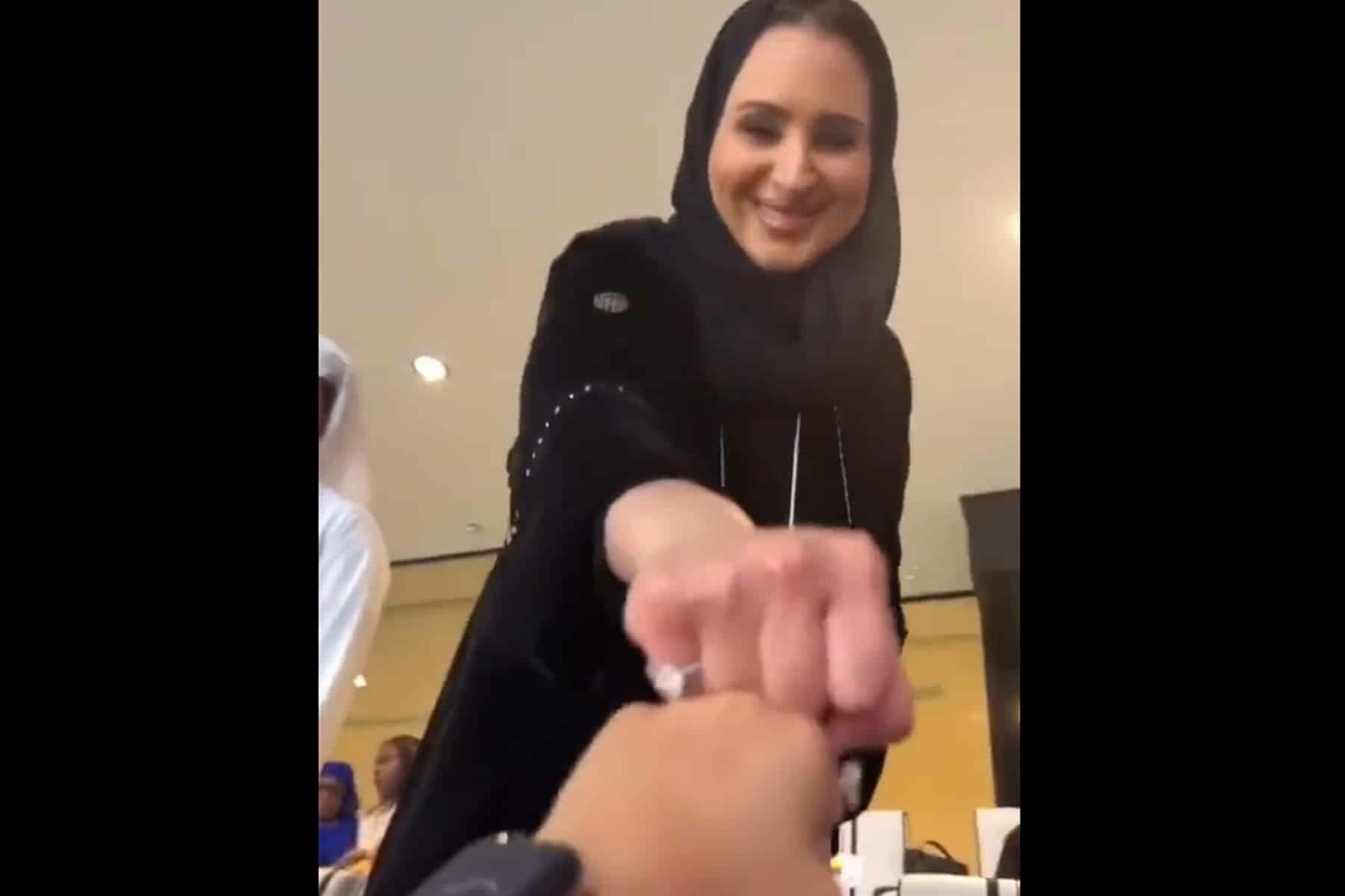 لقطة عفوية للشيخة جواهر زوجة أمير قطر وإشادة بجمالها العربي الشيخة جواهر في حفل افتتاح كأس العالم watanserb.com