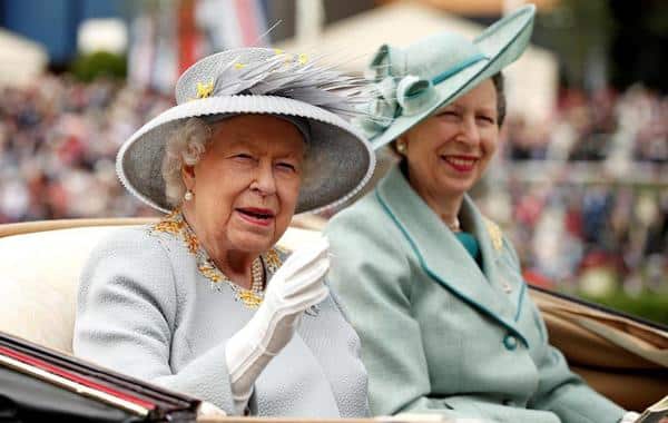 الملكة اليزابيث والأمير آن