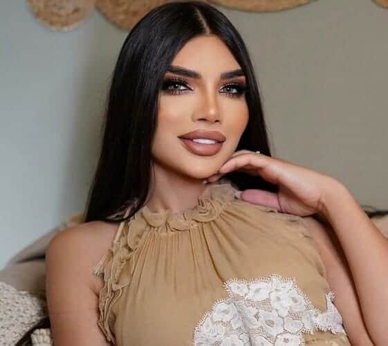 خلاف حاد بين جويل بدر وزوجها يصل إلى طلاق ونزاعات مع عائلته بسبب هويتها الجنسية المصححة جنسياً جويل بدر.. لن تصدق ماذا فعل زوجها وعائلته بها بعدما نعتوها بـ"الذكر"! watanserb.com