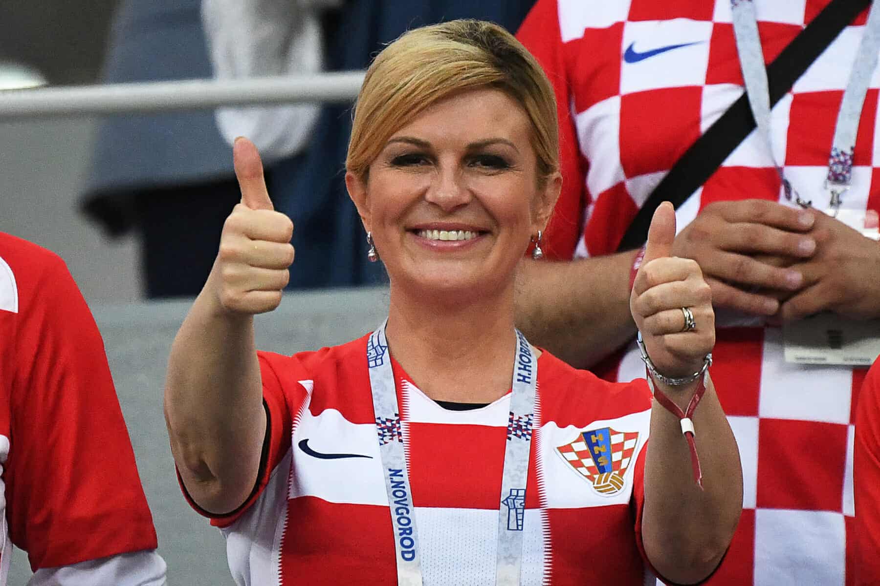 حضور لافت وإطلالة مثيرة لرئيسة كرواتيا السابقة في سوق واقف (شاهد) كوليندا غرابار كيتاروفيتش watanserb.com