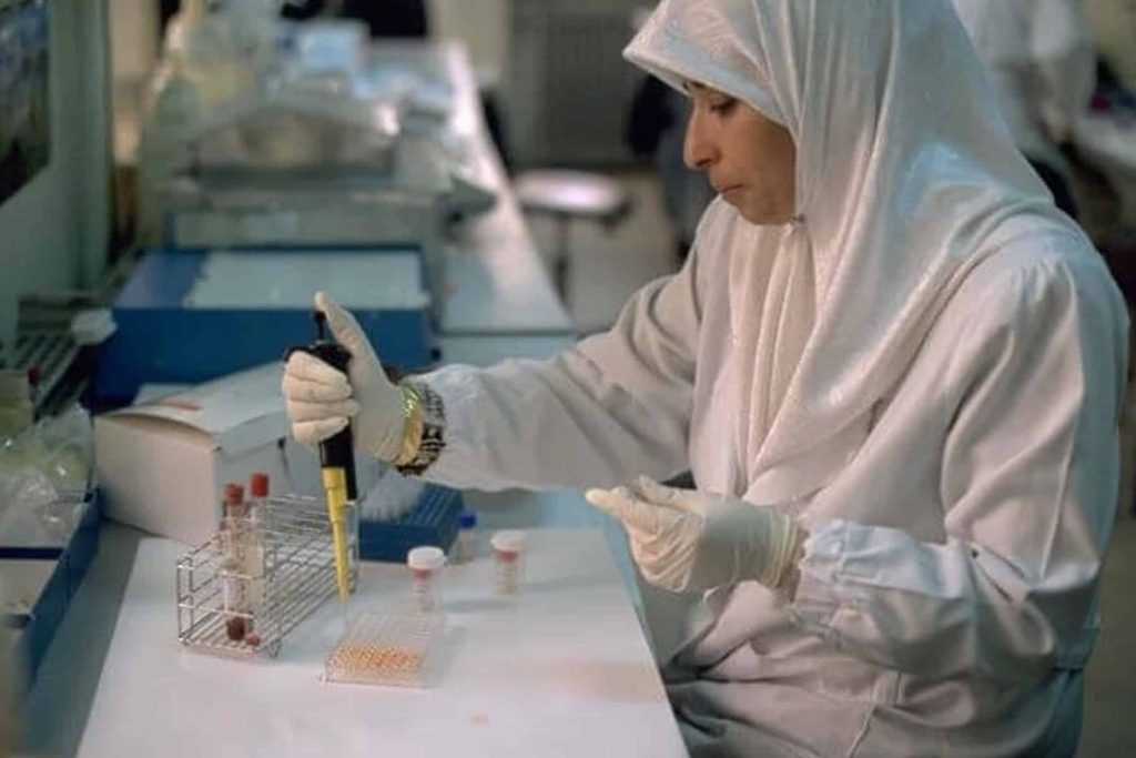 “الإيدز” يثير ذعر العمانيين بعد هذه الإحصائية عن المصابين بالسلطنة مرض الإيدز watanserb.com