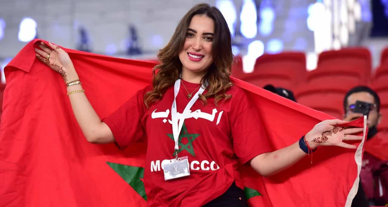 تحرش سعودي بمشجعة مغربية في سوق واقف بقطر.. فيديو يثير جدلاً كبيراً(شاهد) تحرش سعودي بمشجعة مغربية watanserb.com