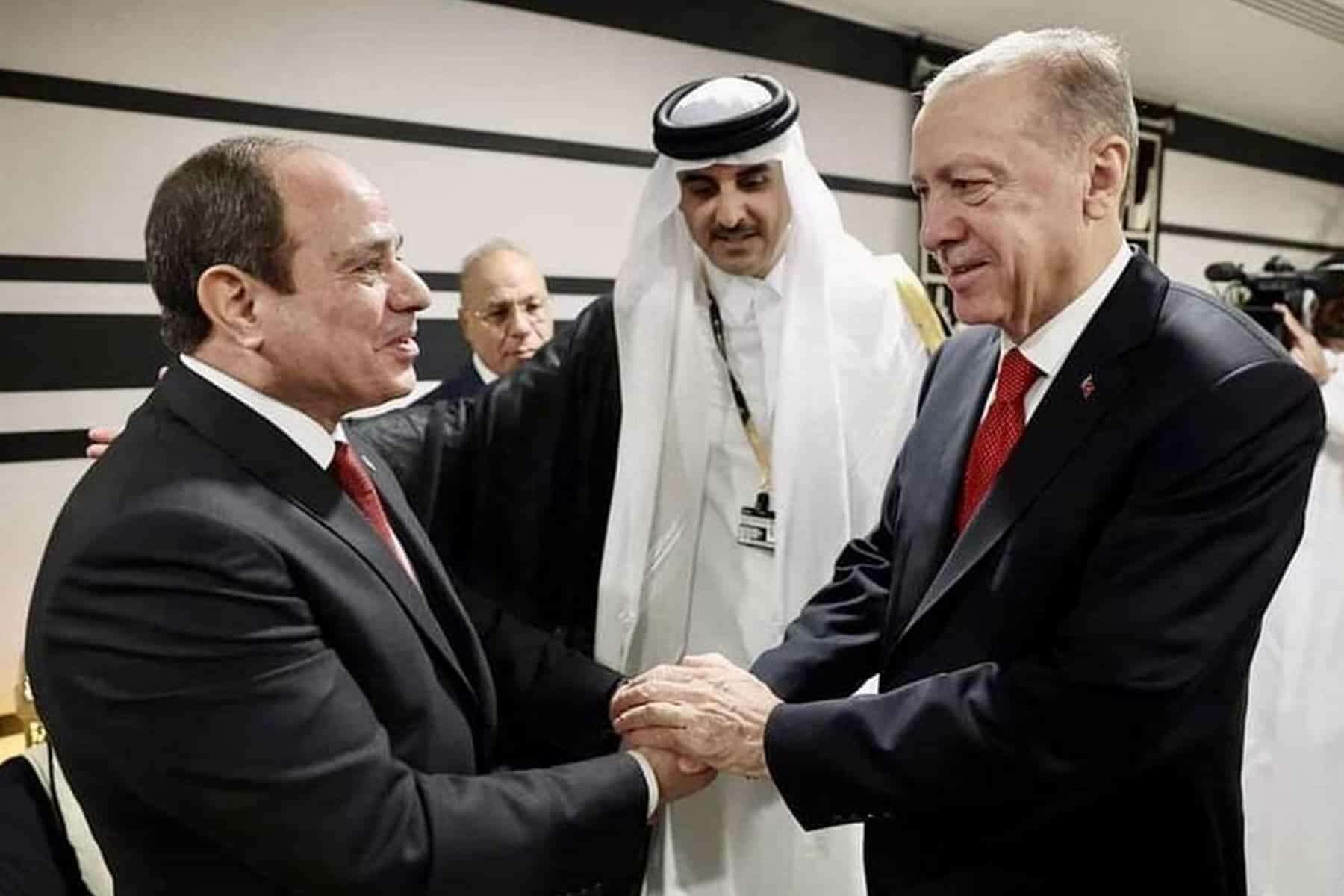 أول تعليق رسمي من مصر على مصافحة السيسي وأردوغان مصافحة السيسي وأردوغان watanserb.com