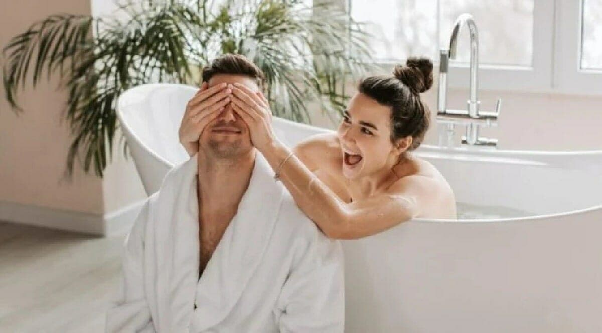 مكنت الدراسة من الكشف عن أن متوسط ​​العمر للوقوع في الحب؛ هو 27 عامًا.