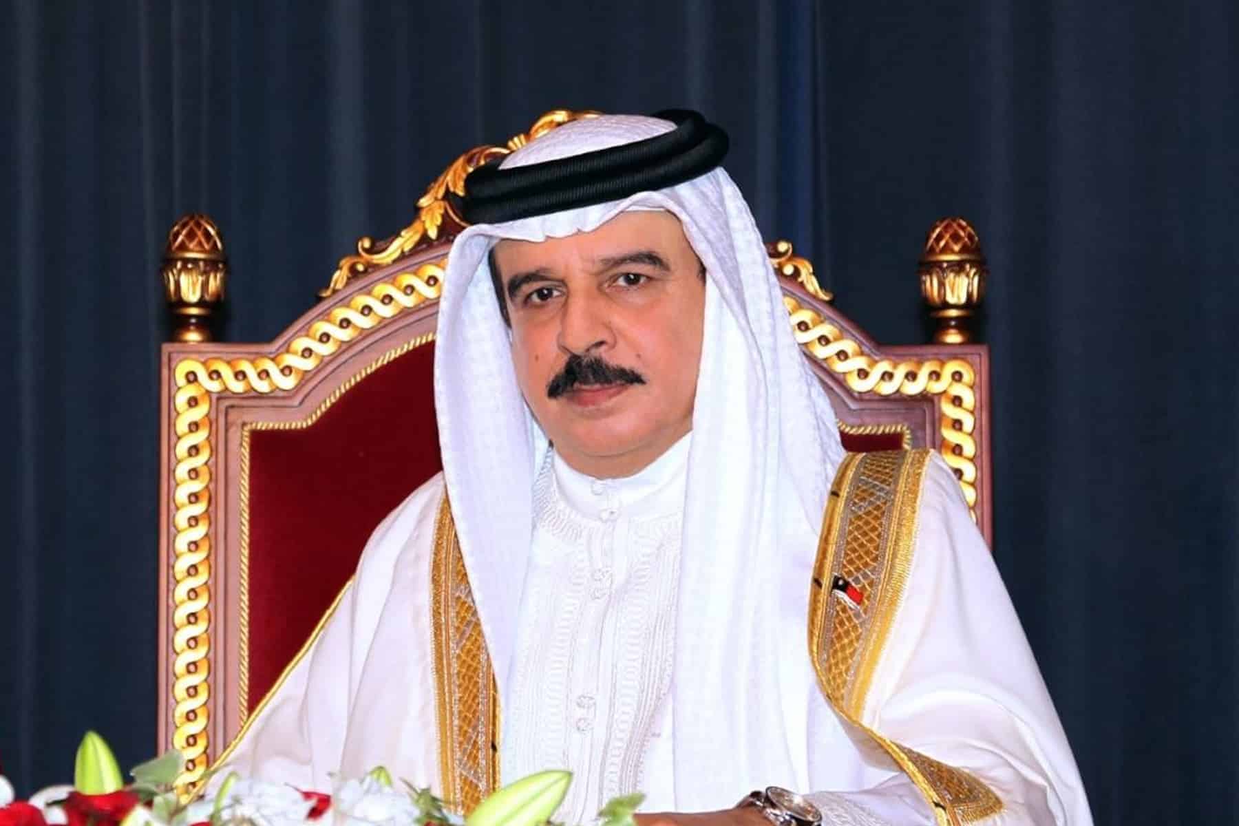 فضيحة لملك البحرين وهذا ما حدث على طريق موكب بابا الفاتيكان ملك البحرين watanserb.com