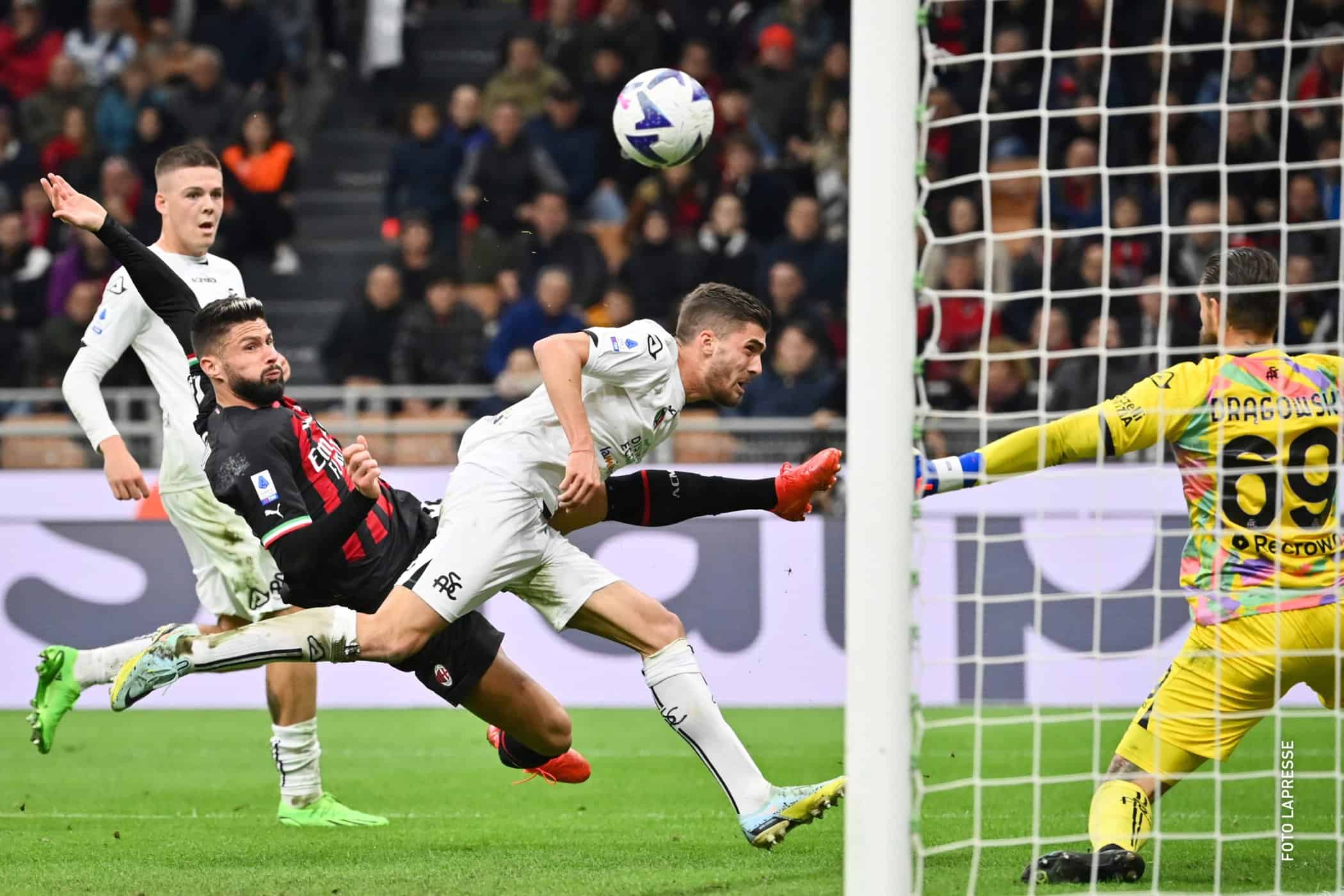 مباراة ميلان وسبيزيا في الدوري الإيطالي watanserb.com