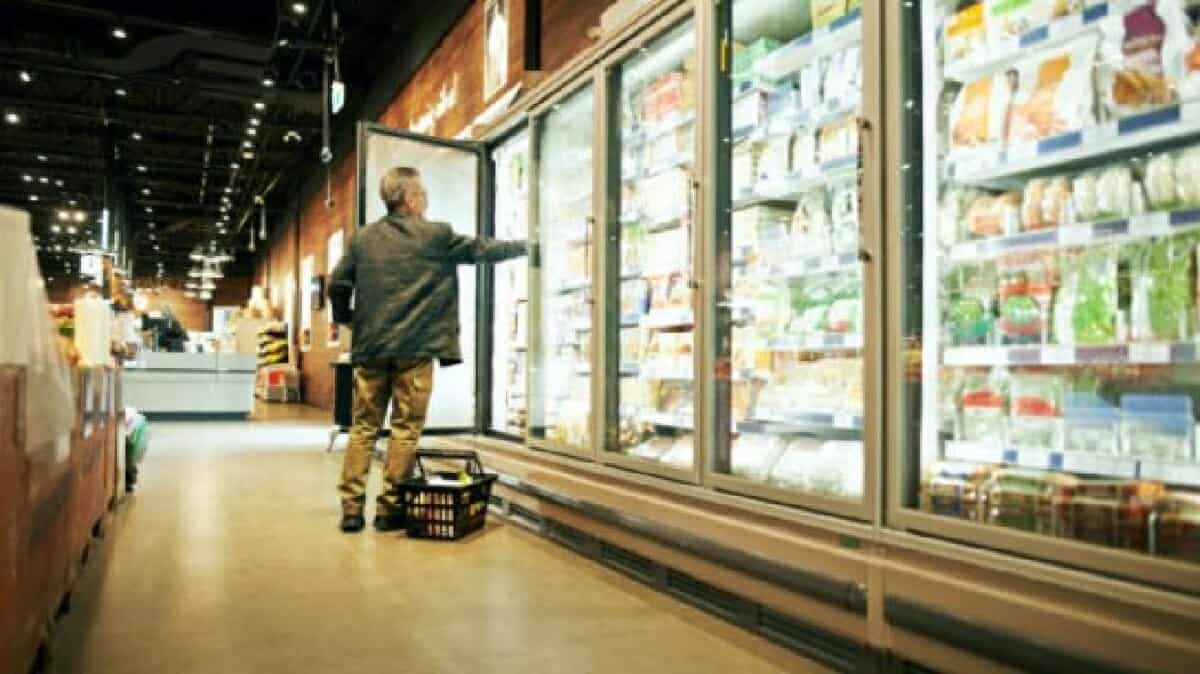 7 أطعمة مجمدة يجب ألا تشتريها أبدًا وفقًا لأشهر طهاة العالم هناك أطعمة المجمدة يجب ألا تشتريها watanserb.com