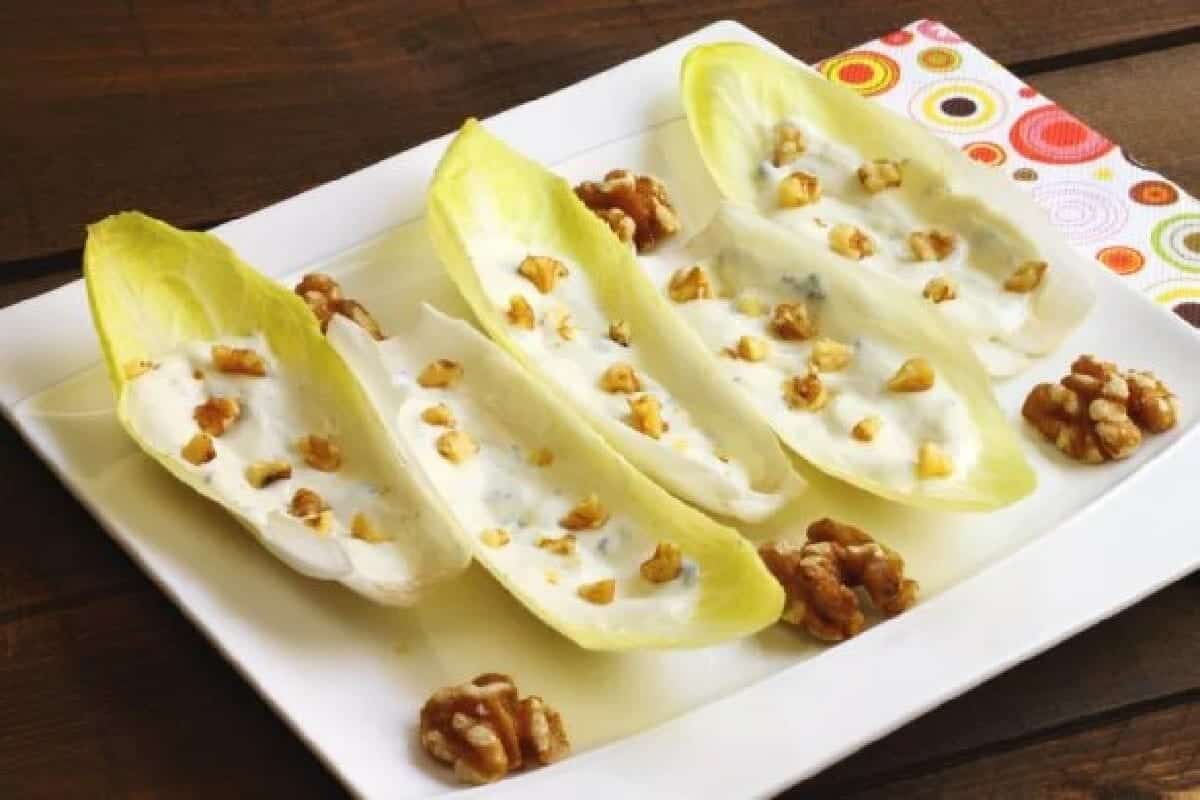 يتميز الهندباء بأنه غذاء مدر للبول بفضل محتواه المائي