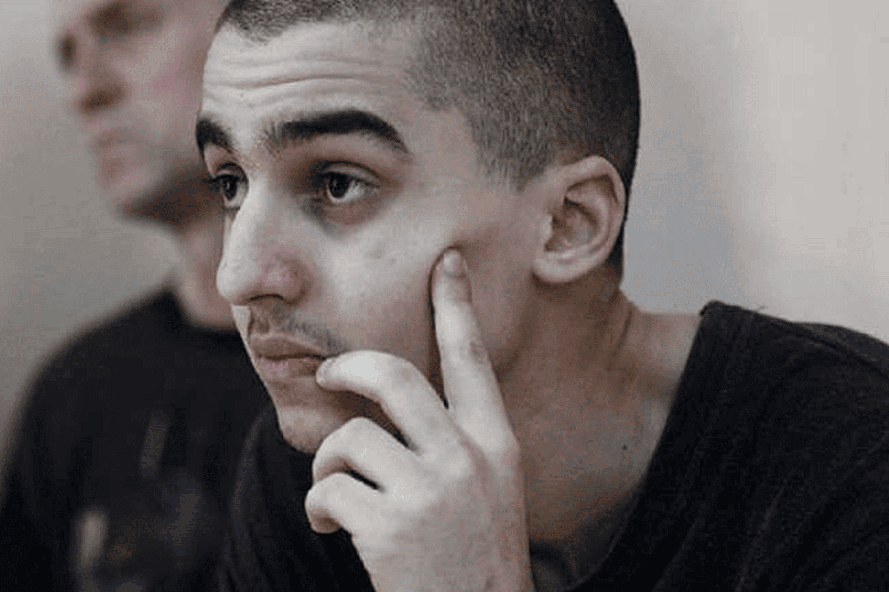 القاضي الروسي الذي حكم بإعدام المغربي إبراهيم سعدون يصارع الموت برصاص أوكراني المغربي إبراهيم سعدون watanserb.com