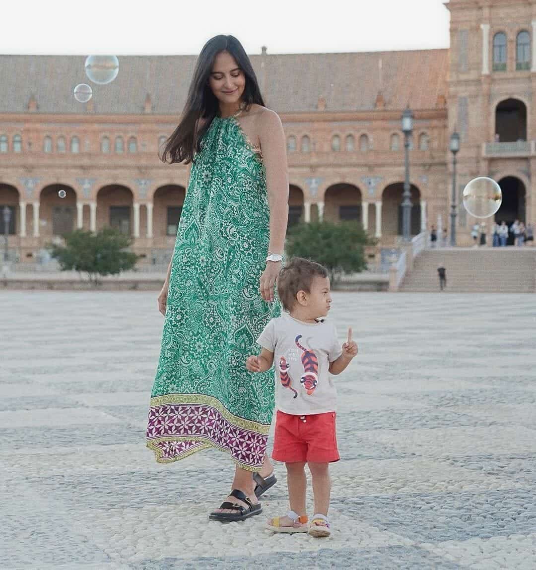 إيمان وطفلها الوحيد