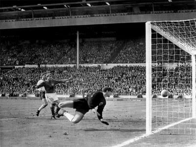 الهدف الباطل الذي منح لبريطانيا على حساب المانيا الغربية عام ١٩٦٦