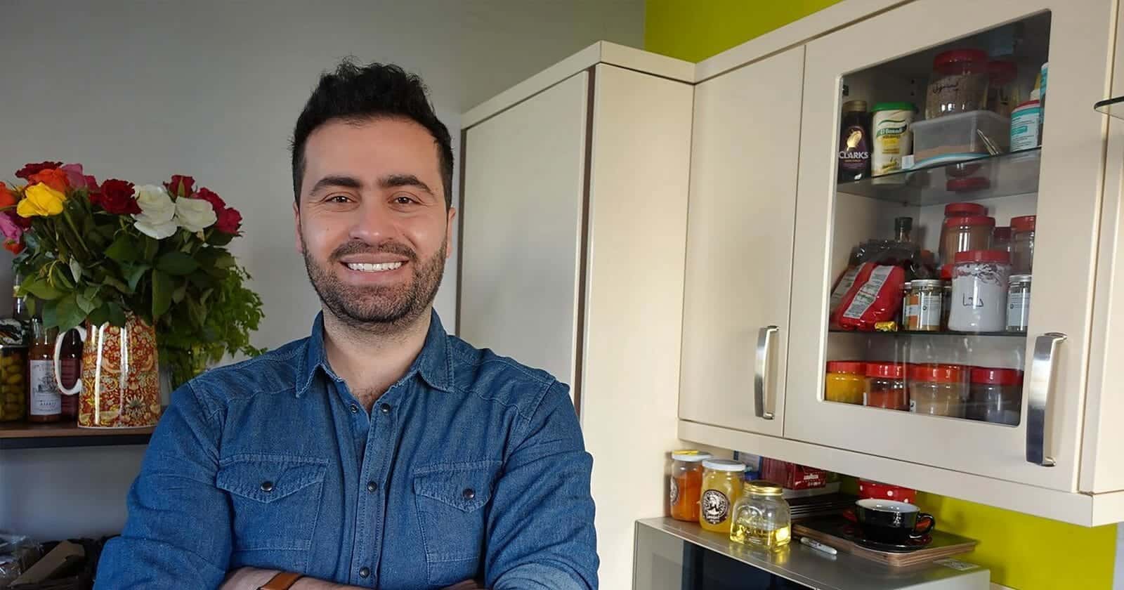 وسط تكتم أبو جوليا.. زوجته تفضح خبر طلاقهما وصدمة لمتابعي الشيف المحبوب انفصال أبو جوليا عن زوجته watanserb.com