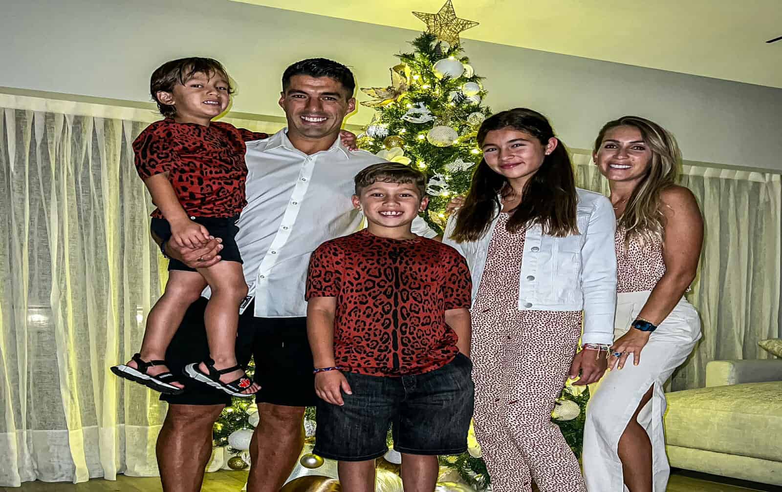 احتفال سواريز مع أسرته بالكريسماس