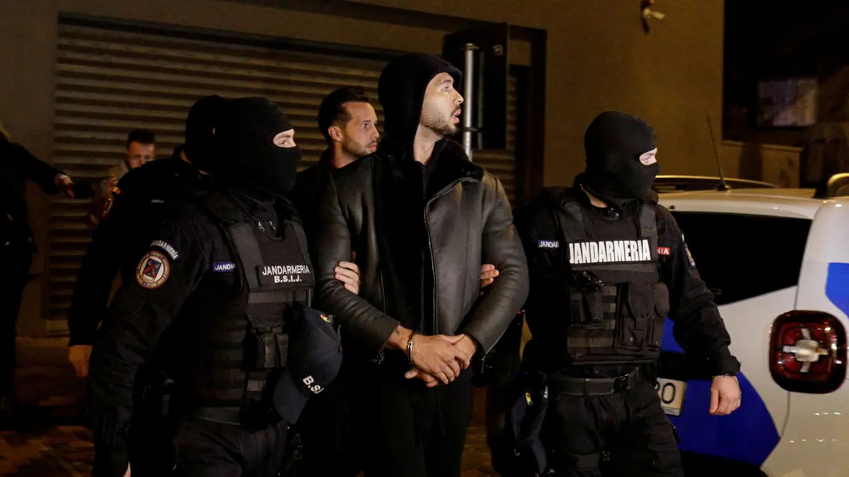 اعتقال أندرو تيت في رومانيا بعد ظهوره في فيديو مرتبط بسلسلة بيتزا شهيرة اعتقال اندرو تيت watanserb.com