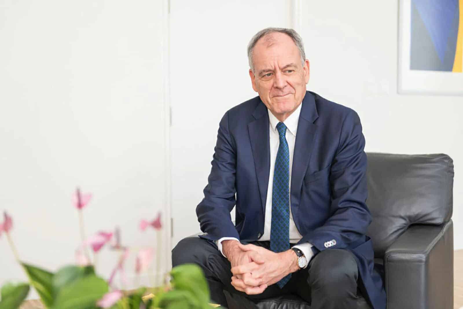 السفير الألماني في قطر كلاوديوس فيشباخ