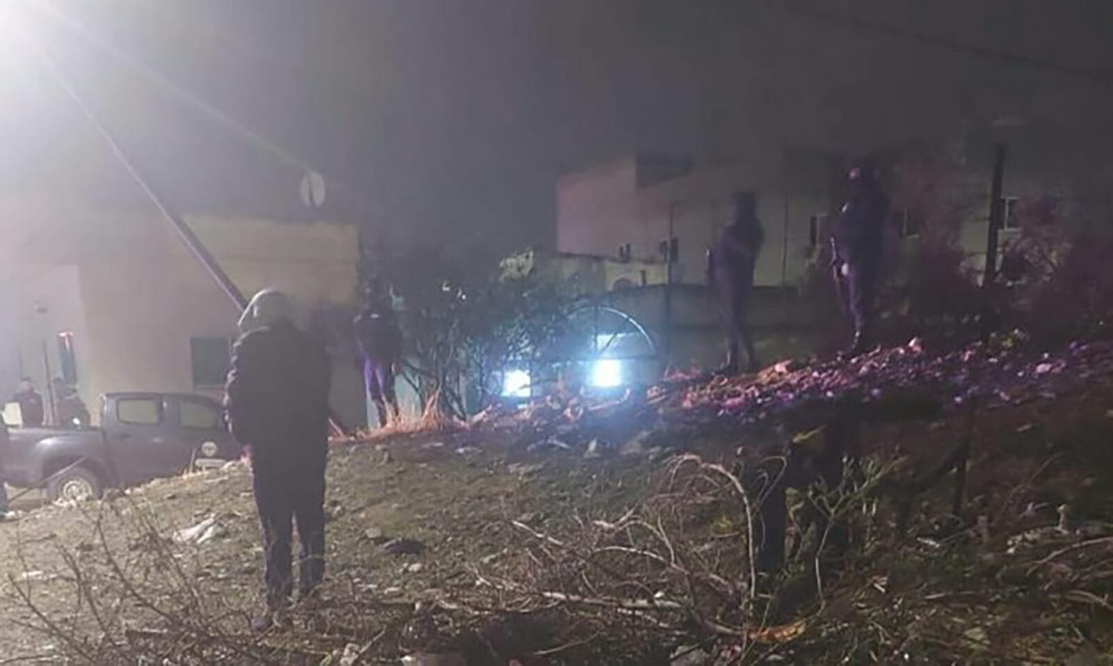 سبب إقدام أردنية على قتل والدها وشقيقيها وذبح والدتها بساطور بعد نفاد الرصاص جريمة اربد watanserb.com