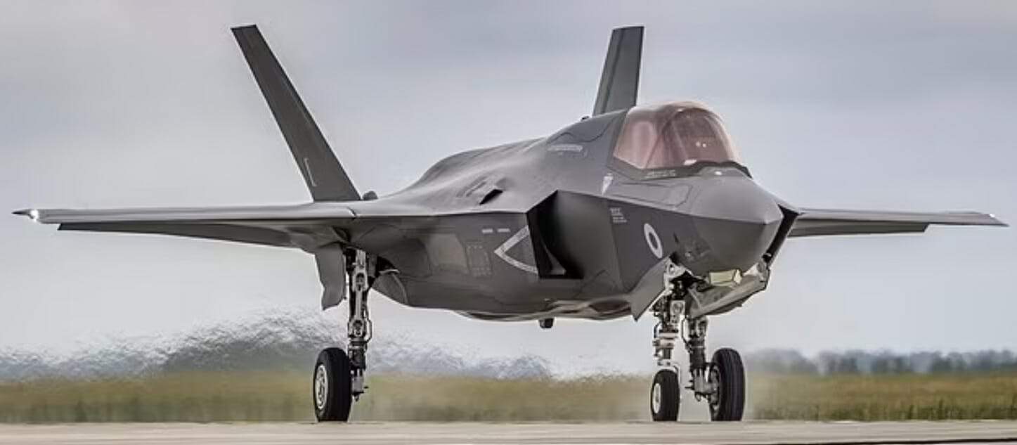 طائرة من طراز F35