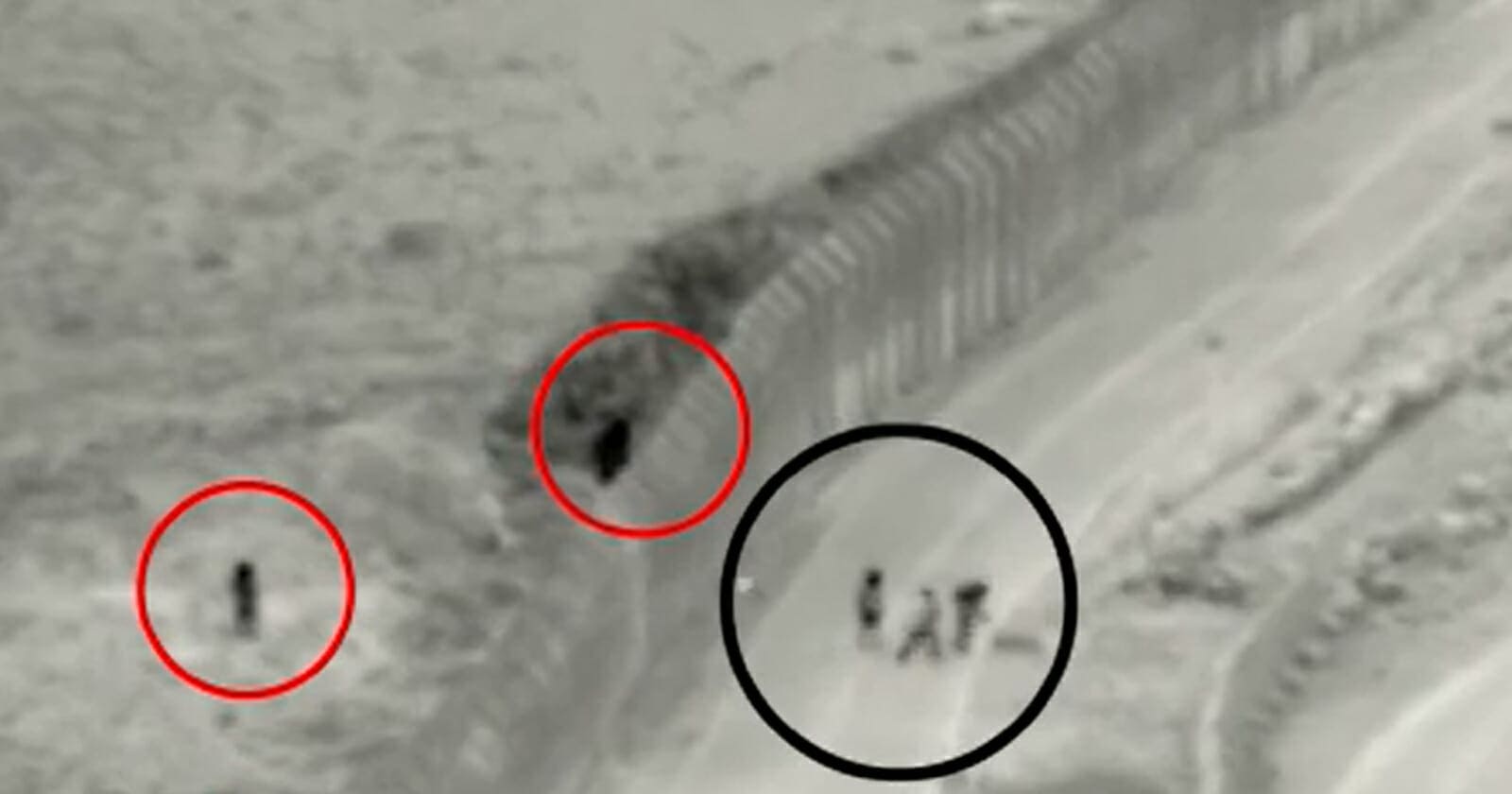 مصريون يخترقون أقوى جدار إسرائيلي على الحدود ويشتبكون مع الاحتلال مصريون يخترقون جدار إسرائيلي watanserb.com