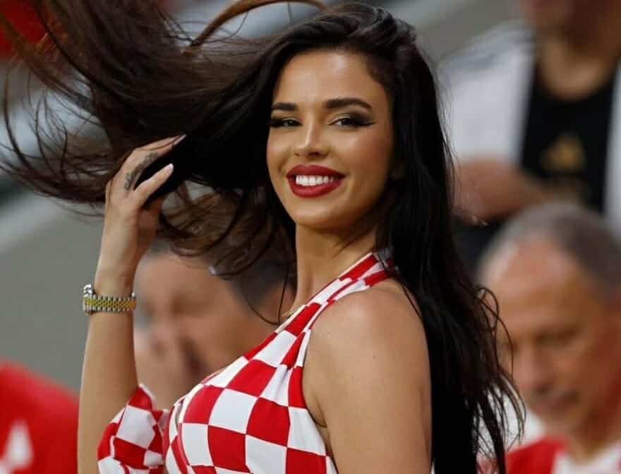 ايفانا نول شبه عارية على شواطئ قطر دعما لكرواتيا ايفانا نول watanserb.com