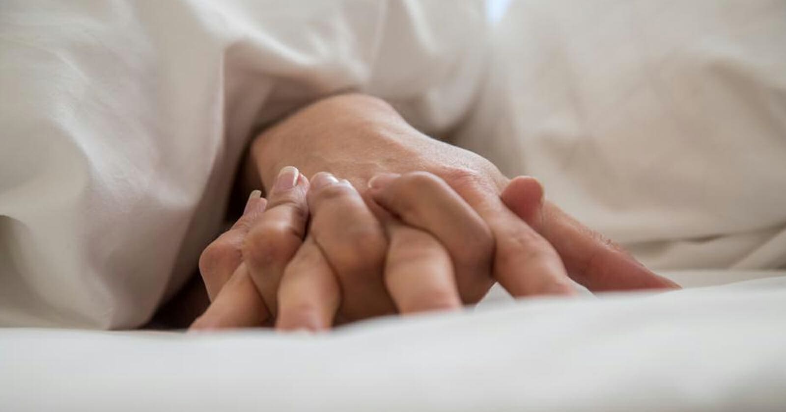 سوري شاذ يصطحب صديقه للمنزل لممارسة الجنس أمام زوجته ورد فعلها مؤلم (فيديو) سوري يمارس الشذوذ أمام زوجته watanserb.com