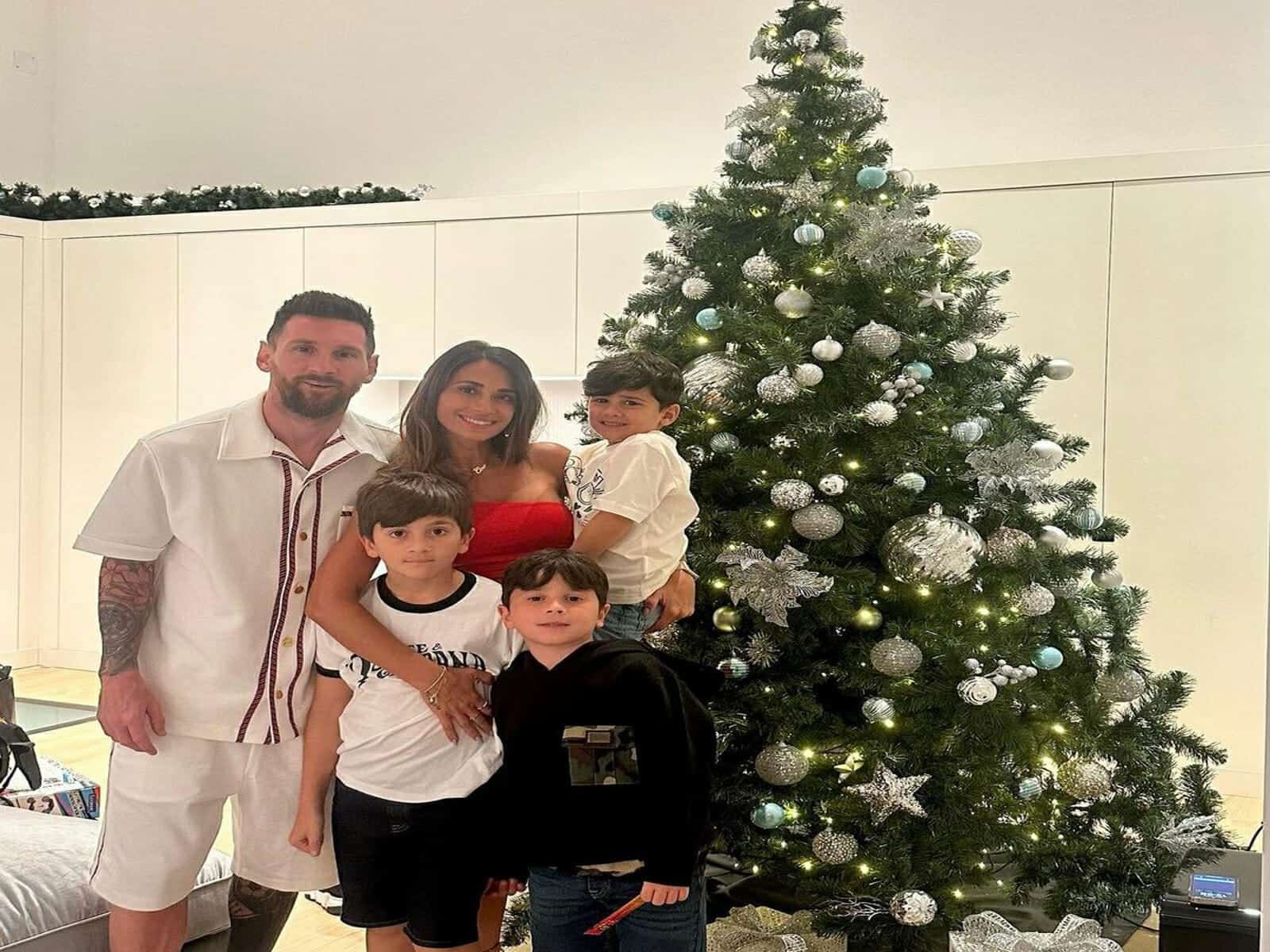 ميسي يحتفل مع أسرته بالكريسماس
