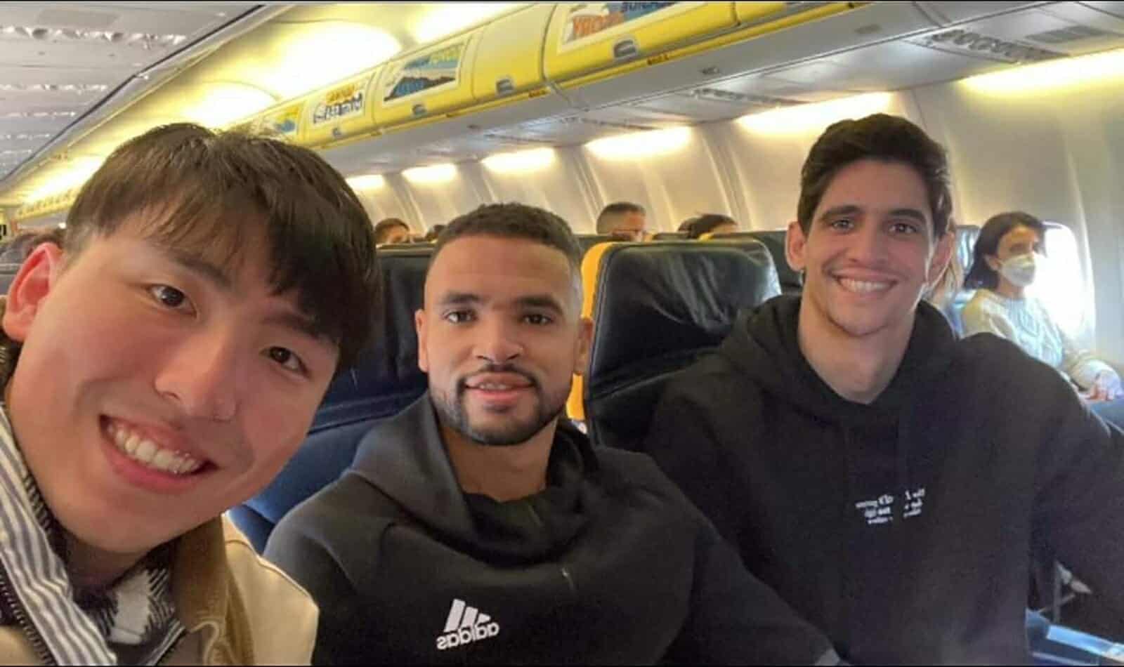 ياسين بونو ويوسف النصيري في مطار إشبيليه