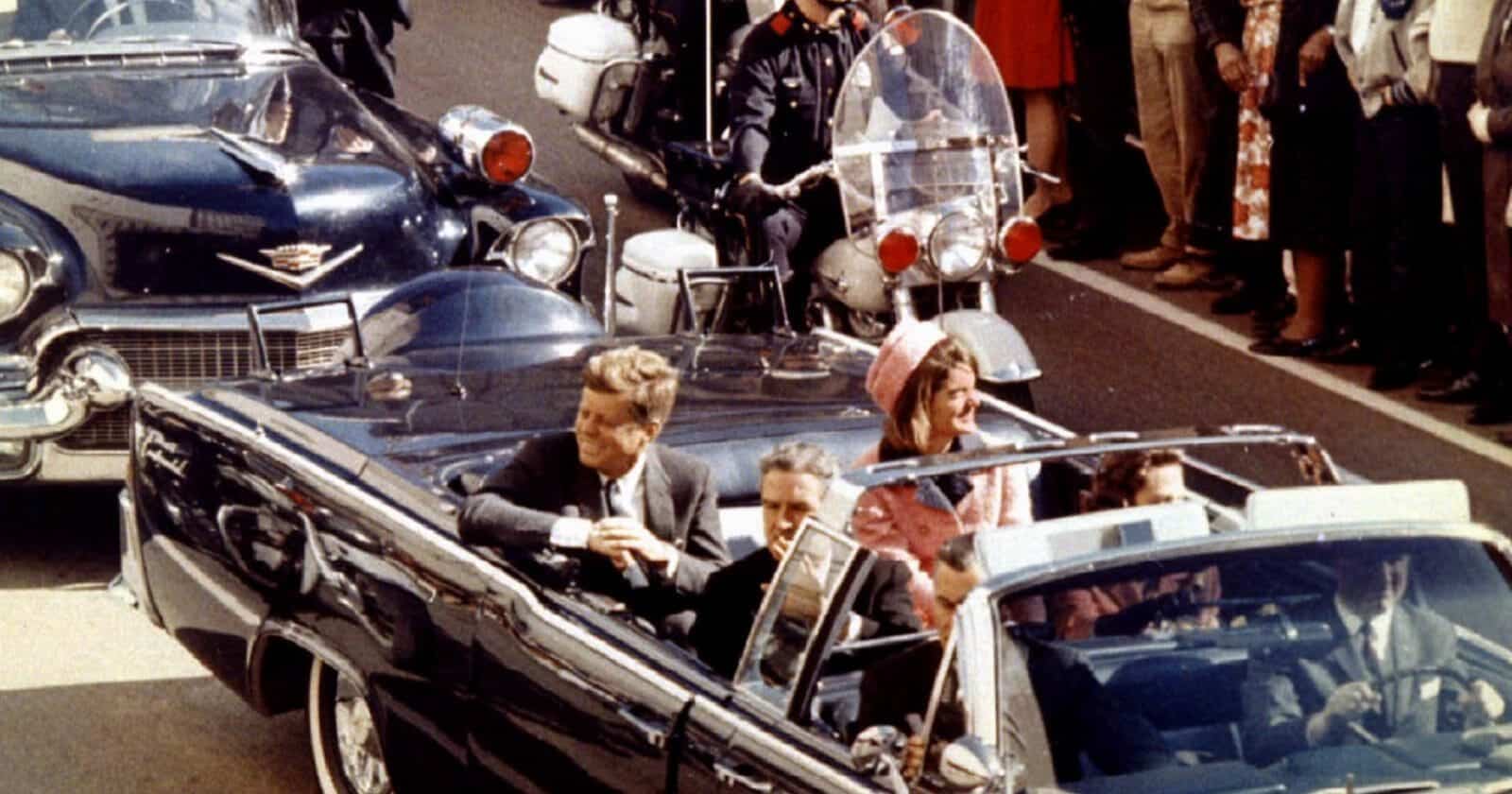 الأرشيف الأمريكي يرفع السرية عن 12,879 وثيقة تتعلق باغتيال جون كينيدي، ولكن! اغتيال جون كيندي watanserb.com