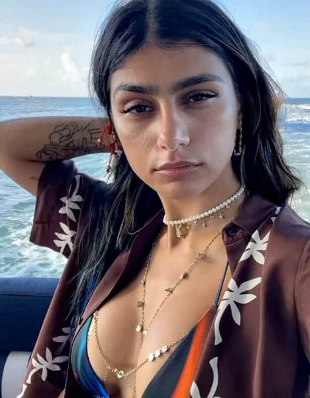 قامت بجولة حول العالم خلال العام الماضي ، وكانت باريس آخر وجهة لها