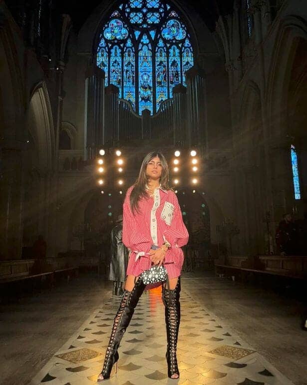 ميا خليفة تشبه نفسها بمريم العذراء