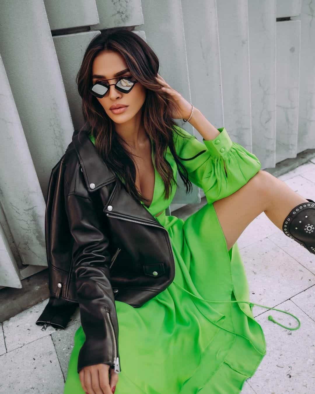 تغزلت ليلى باللون الأخضر