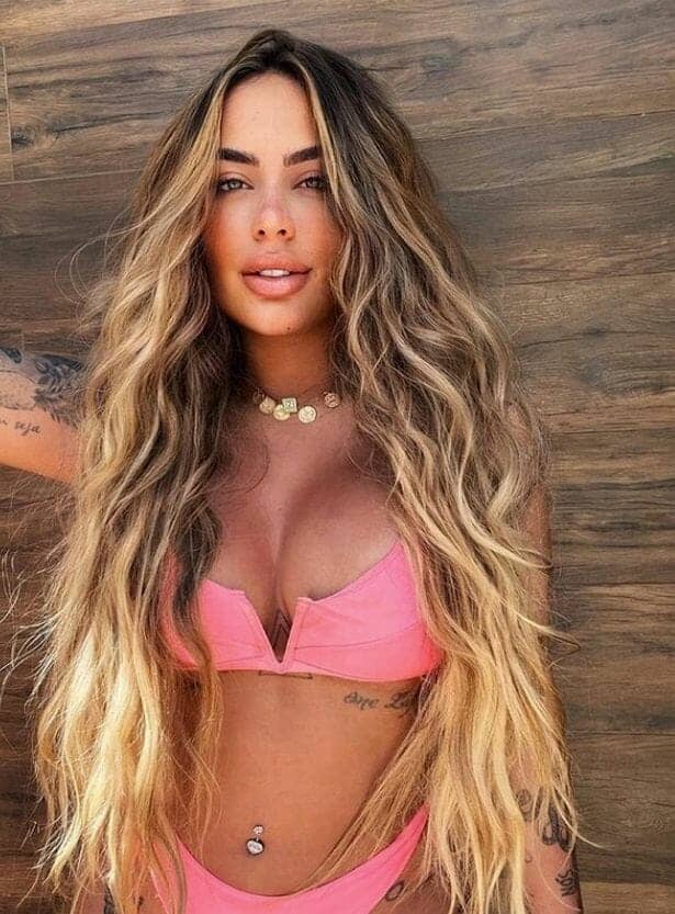 لديها ما يقرب من 6 ملايين متابع على انستجرام