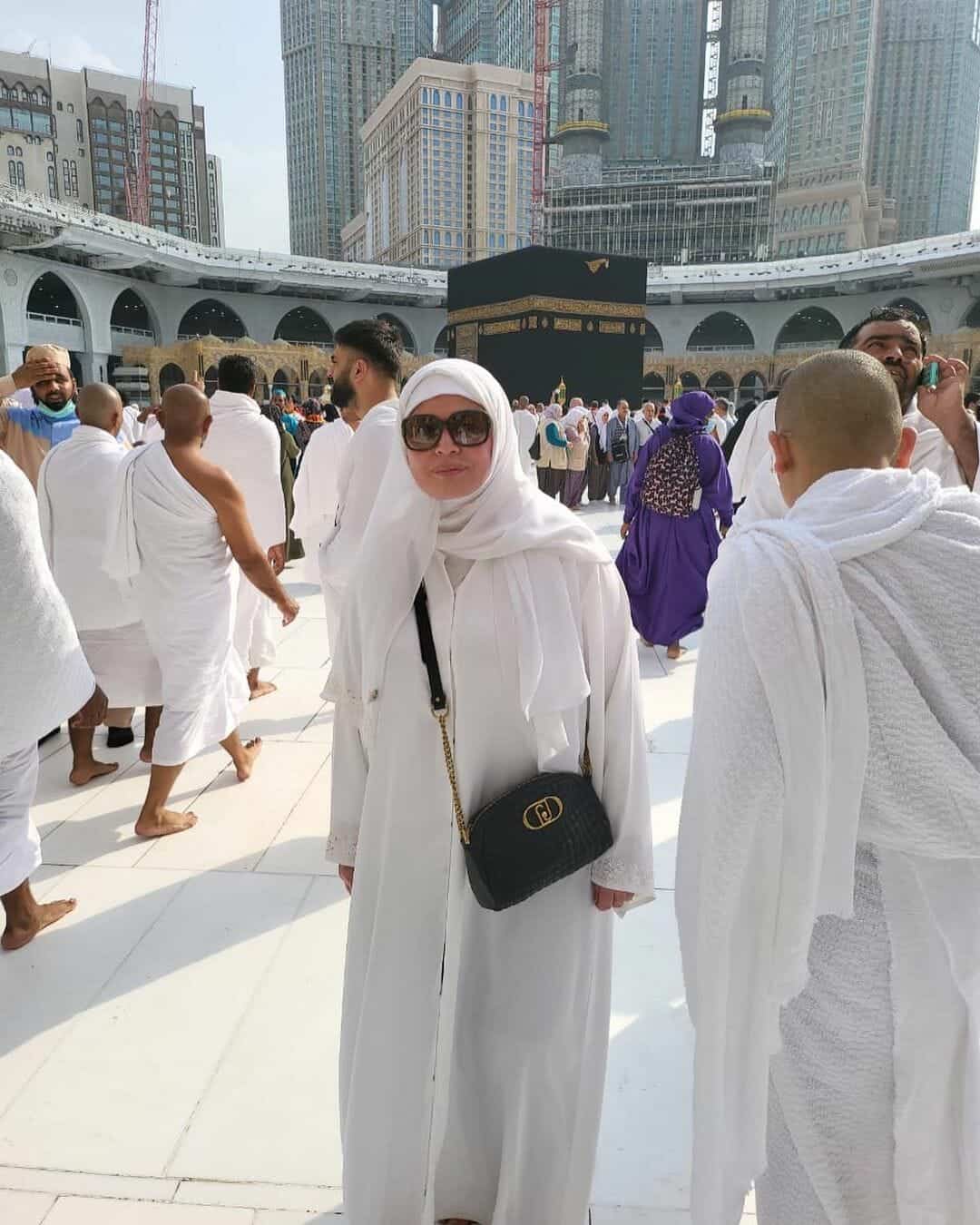 إلهام شاهين في العمرة