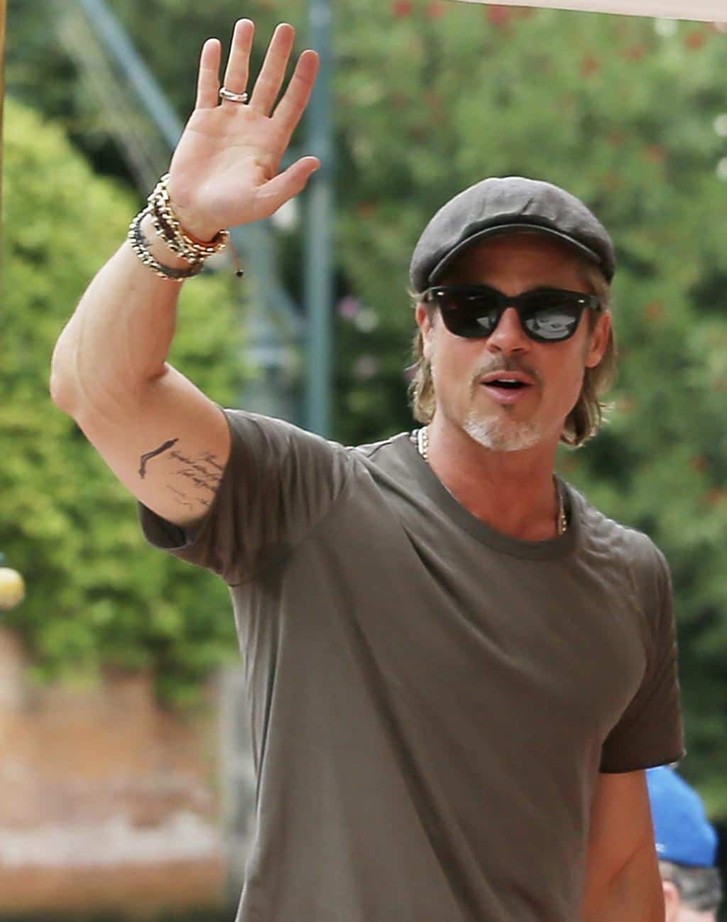 وشوم براد بيت