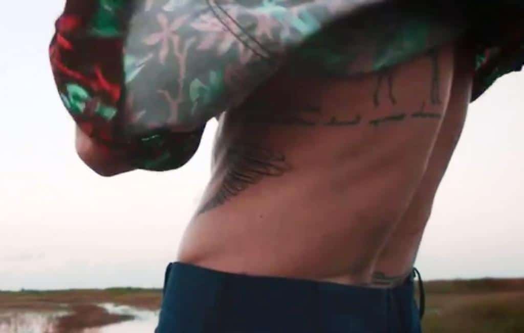 وشوم براد بيت