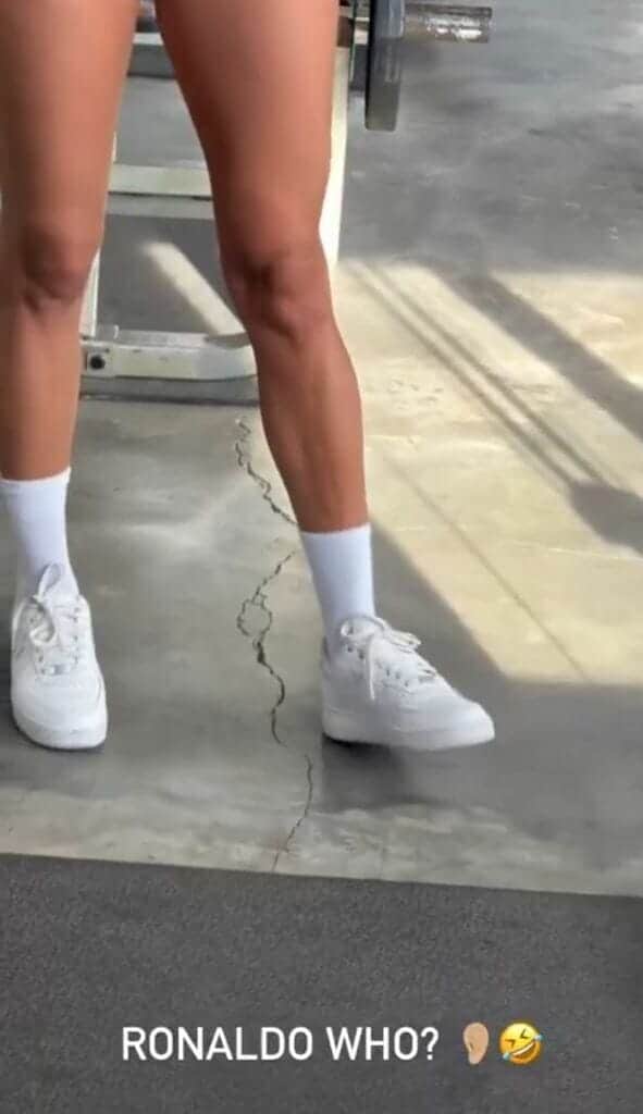 عرضت إيفانا نول عضلات ساقيها