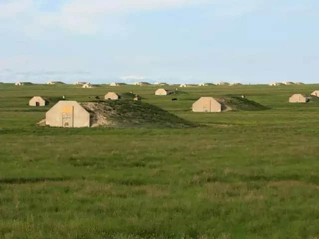 مخابىء بنتها فيفوس في احد الحقول في أمريكا