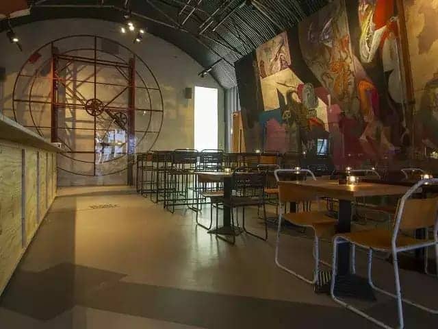 مسبح في القبو الذي بنته فيفوس في روثنشتاين في ألمانيا