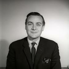 الكاتب ديفد هولدن، اغتيل في القاهرة عام ١٩٧٧ وسجلت الجريمة ضد مجهول. اتهمت الصندي تايمز السلطات المصرية بعرقلة العدالة.