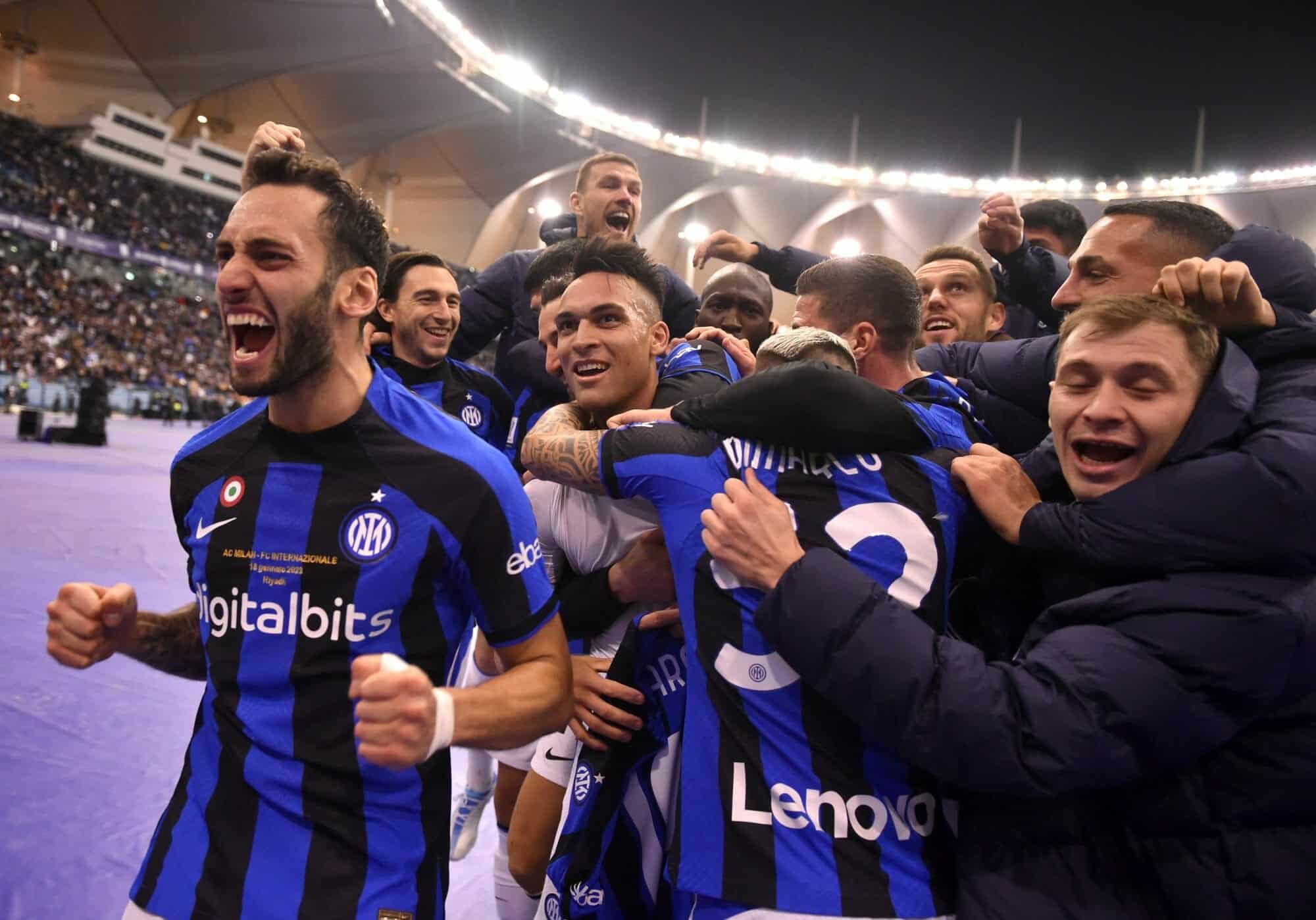 احتفال الإنتر بالفوز على ميلان في ديربي الغضب