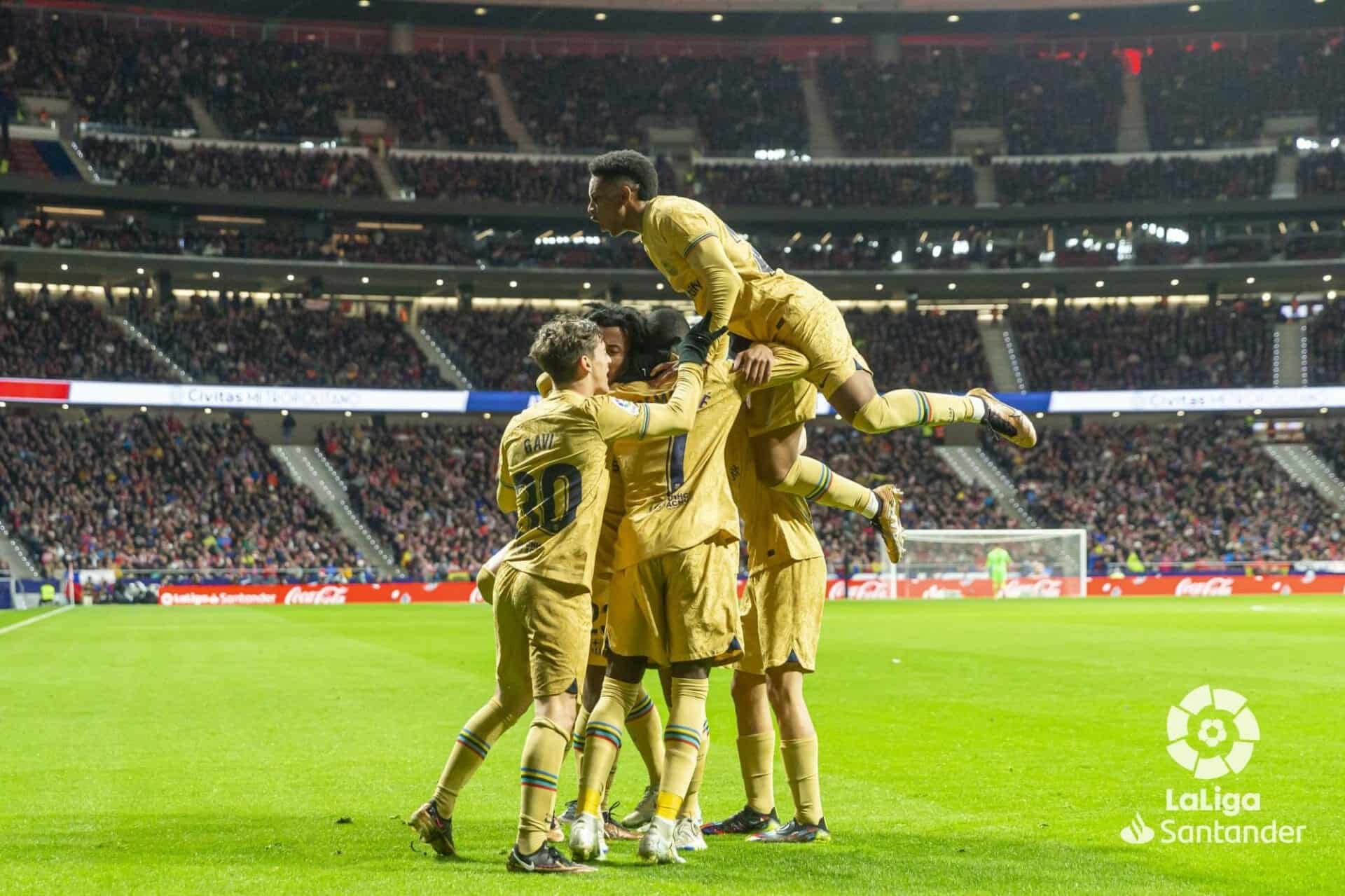 احتفال برشلونة بفوزه على أتلتيكو مدريد في الدوري الإسباني