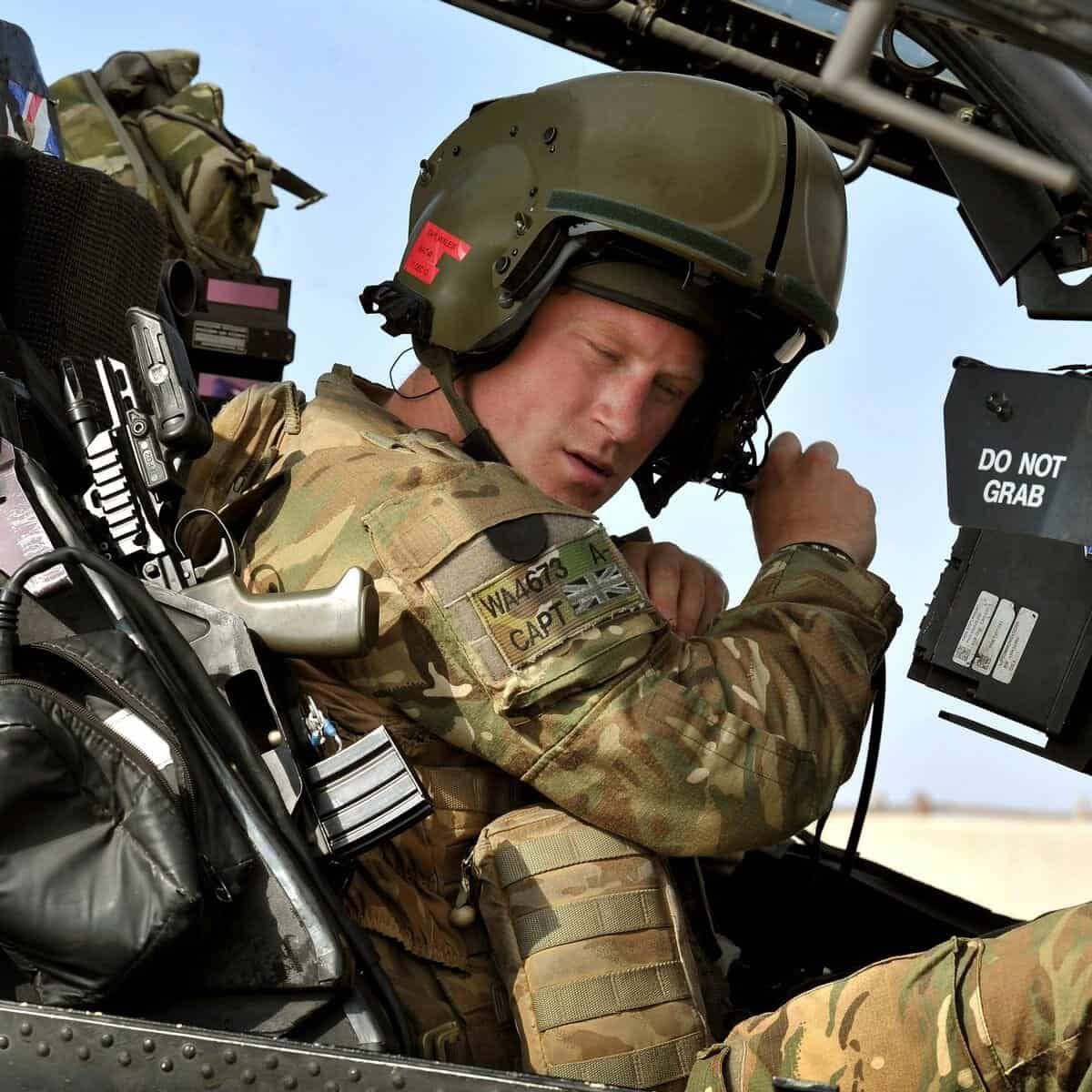 الأمير هاري يعترف في كتاب سبير أنه قتل 25 شخصًا في أفغانستان