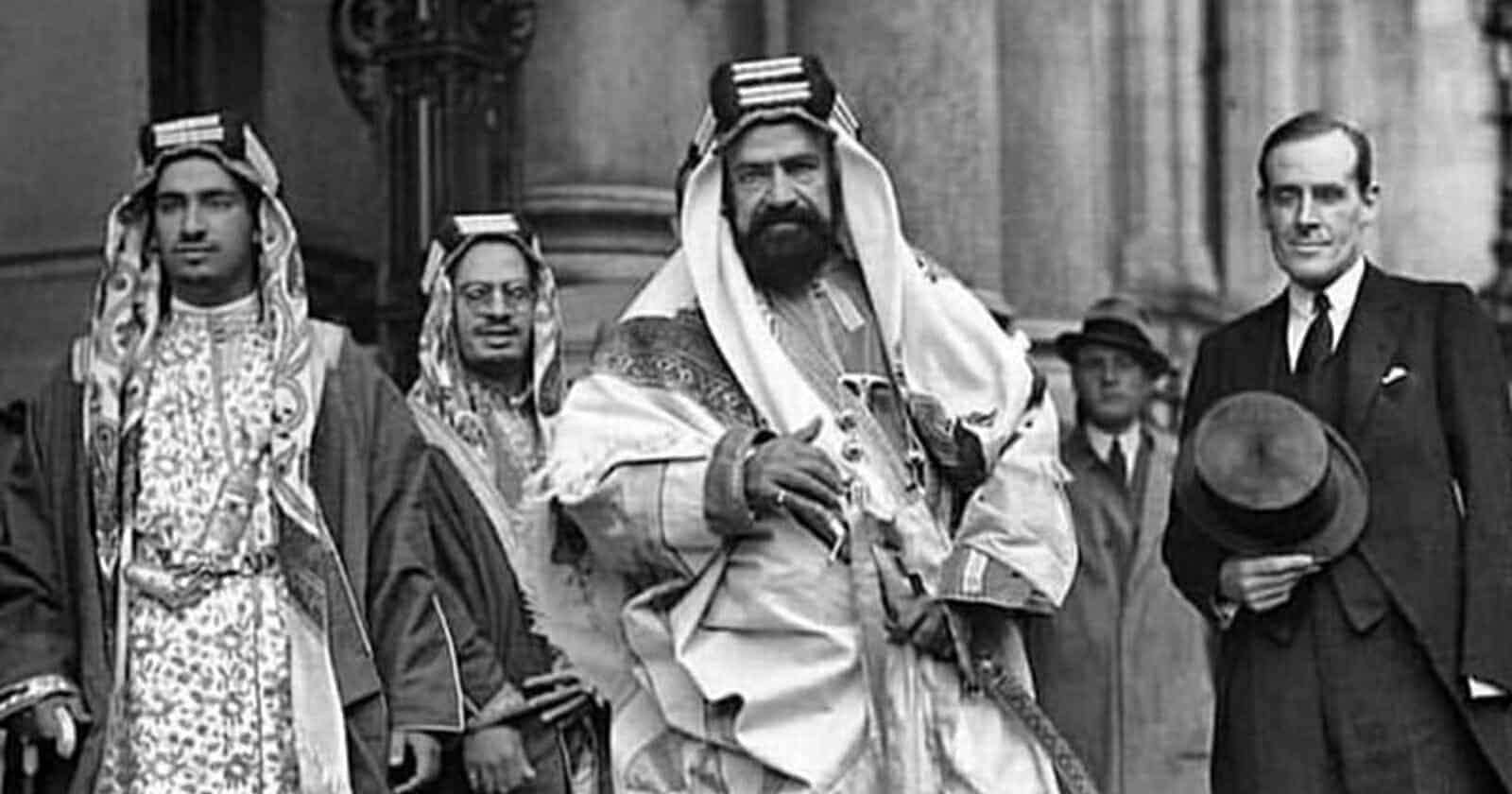 المراسلات البريطانية وفضيحة لحكام البحرين: “في حال تُرك الأمر للشيخ حمد فسيبتلع الثروة” المراسلات البريطانية وفضيحة لحكام البحرين watanserb.com