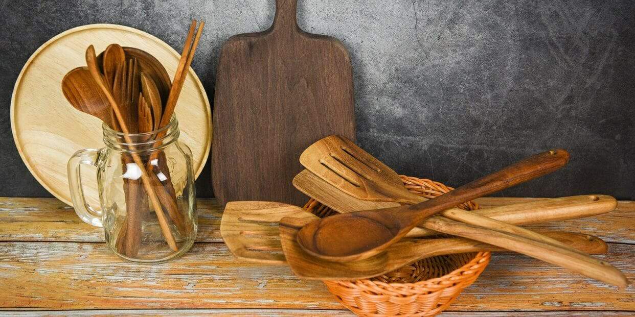 تحتوي أدوات المطبخ الخشبية على البكتيريا