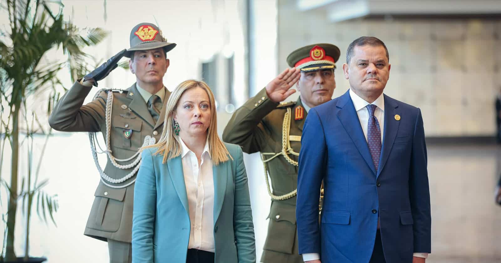 حضن الدبيبة لجورجينا ميلوني في طرابلس يثير سخرية واسعة (فيديو) حضن الدبيبة لجورجينا ميلوني watanserb.com