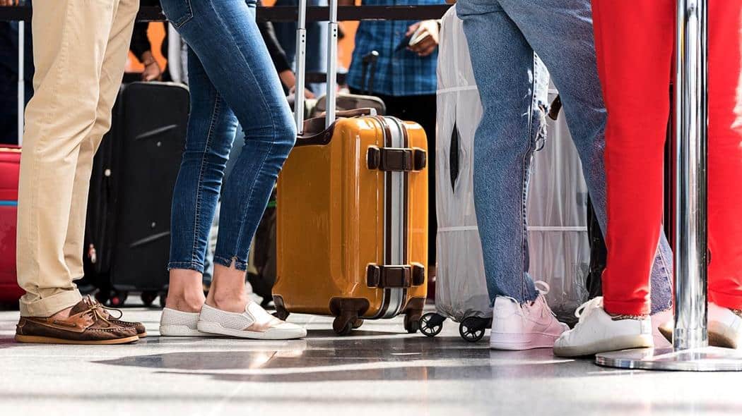 خبراء السفر يحذرون.. 5 أشياء تجنبوا ارتداءها في المطار خبراء السفر يحذرون..5 أشياء تجنبوا إرتدائها في المطار watanserb.com