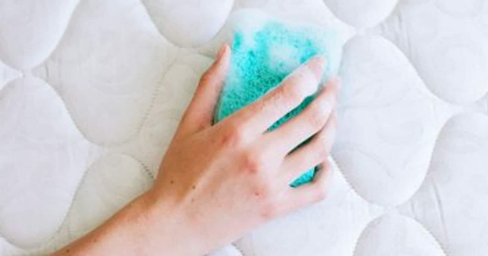 طرق مبتكرة وفعالة لتنظيف المراتب لضمان نوم صحي وخالي من الجراثيم والأوساخ طرق لتنظيف المراتب في المنزل watanserb.com